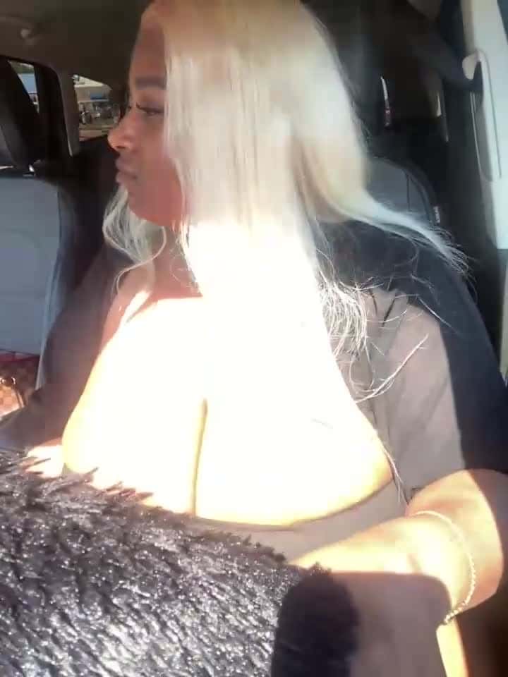 BigFineSelena - Stripchat webcam show • Wednesday, October 1, 2025 #Flashing #Tittyfuck #FootFetish