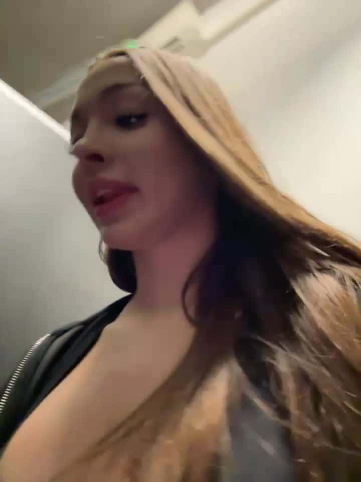 barbiehumpxxx - Stripchat Show (1h 23m) • Thursday, October 23, 2025 [uawb]